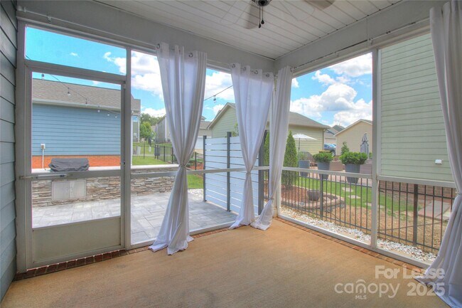 Building Photo - 3007 Silverwood Dr