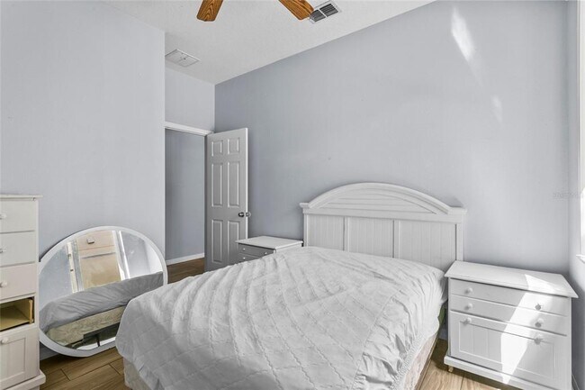 Building Photo - 217 Sand Ridge Dr