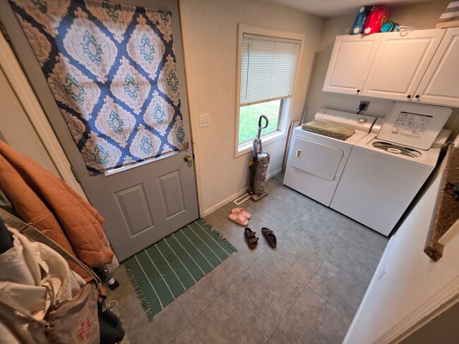 Building Photo - $1600| 4BD 1BA| 524 7th| Available 6/1/2026!