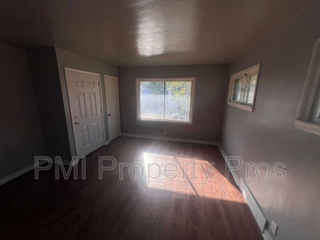 Building Photo - 5650 N 61st St