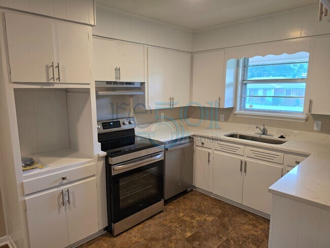 Building Photo - 6601 Blue Bird Dr
