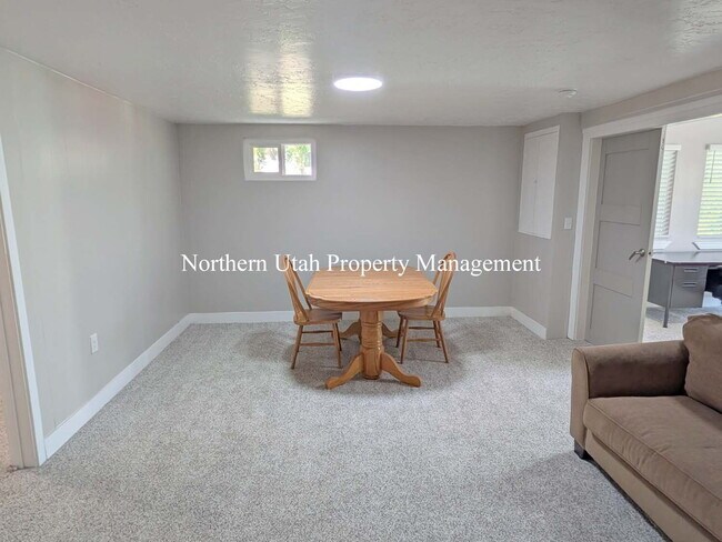 Building Photo - 4 Bed, 3.5 Bath - Amazing Location