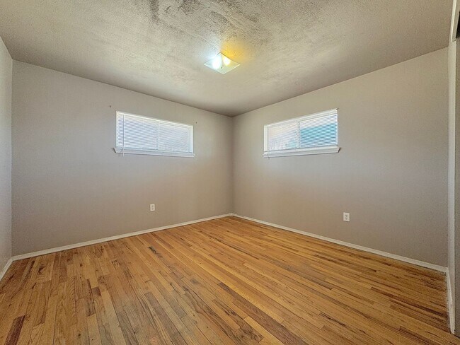 Building Photo - Northeast El Paso 3 bed/2bath in Mountain Park Neighborhood!