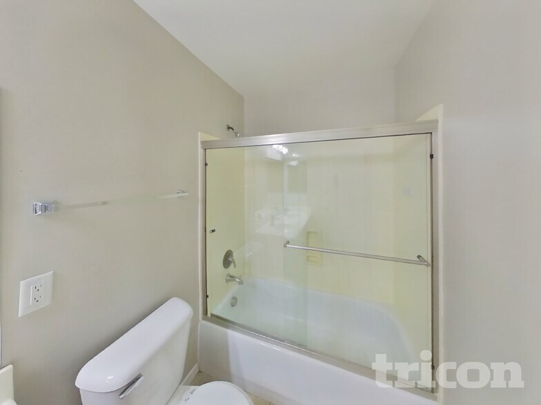 Building Photo - 10733 W Taft St