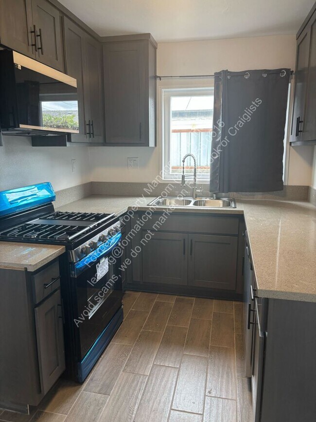 Building Photo - 118-120 E Century Blvd