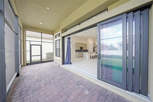 Building Photo - 11815 Leon Cir N