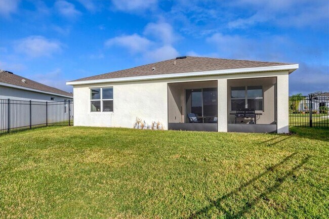 Building Photo - 5733 Silver Palm Blvd