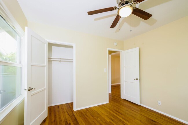 Building Photo - **LAKEWOOD HOME** THREE BEDROOMS-ONE BATH** $3950.00