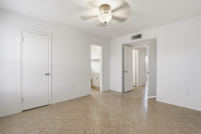 Building Photo - 10837 Gemstone St