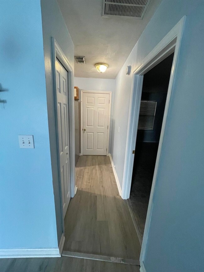 Building Photo - 4112 Mission Trace Blvd