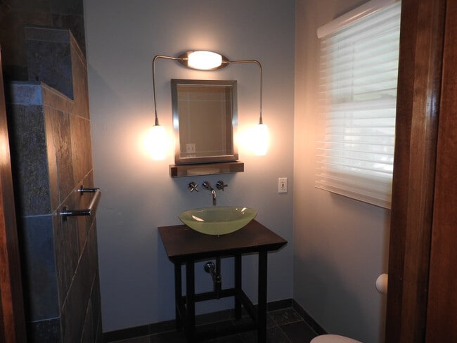 Building Photo - Beautiful home in Historic Folsom!