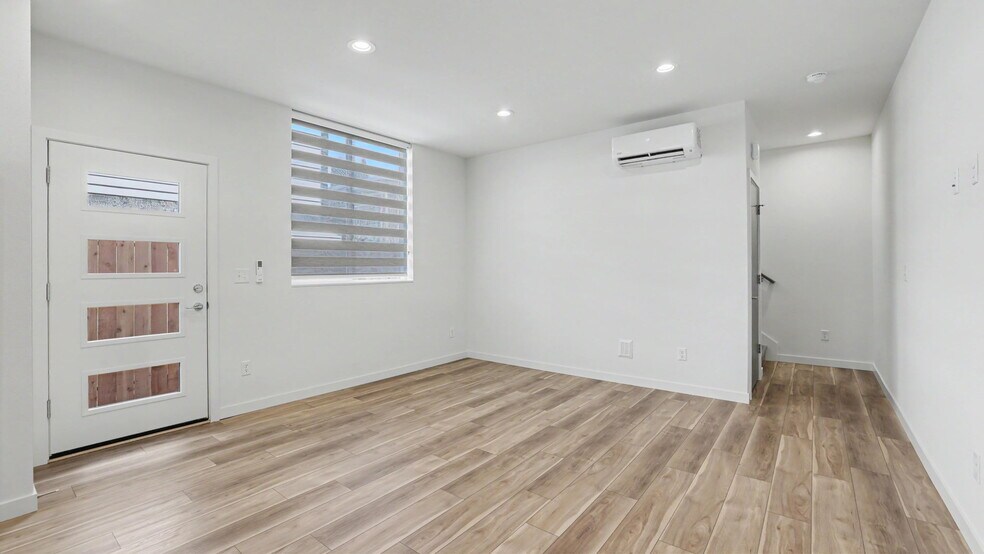 Building Photo - 5567 23rd Ave S