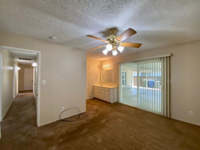 Building Photo - $2,395 Herndon & First, Spacious 4 Bedroom...