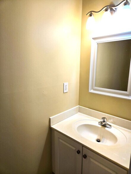 Building Photo - 3028 Vance Way