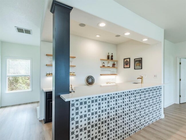Building Photo - 22401 Briarview Dr