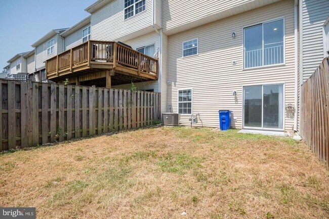 Building Photo - 7135 Ladd Cir