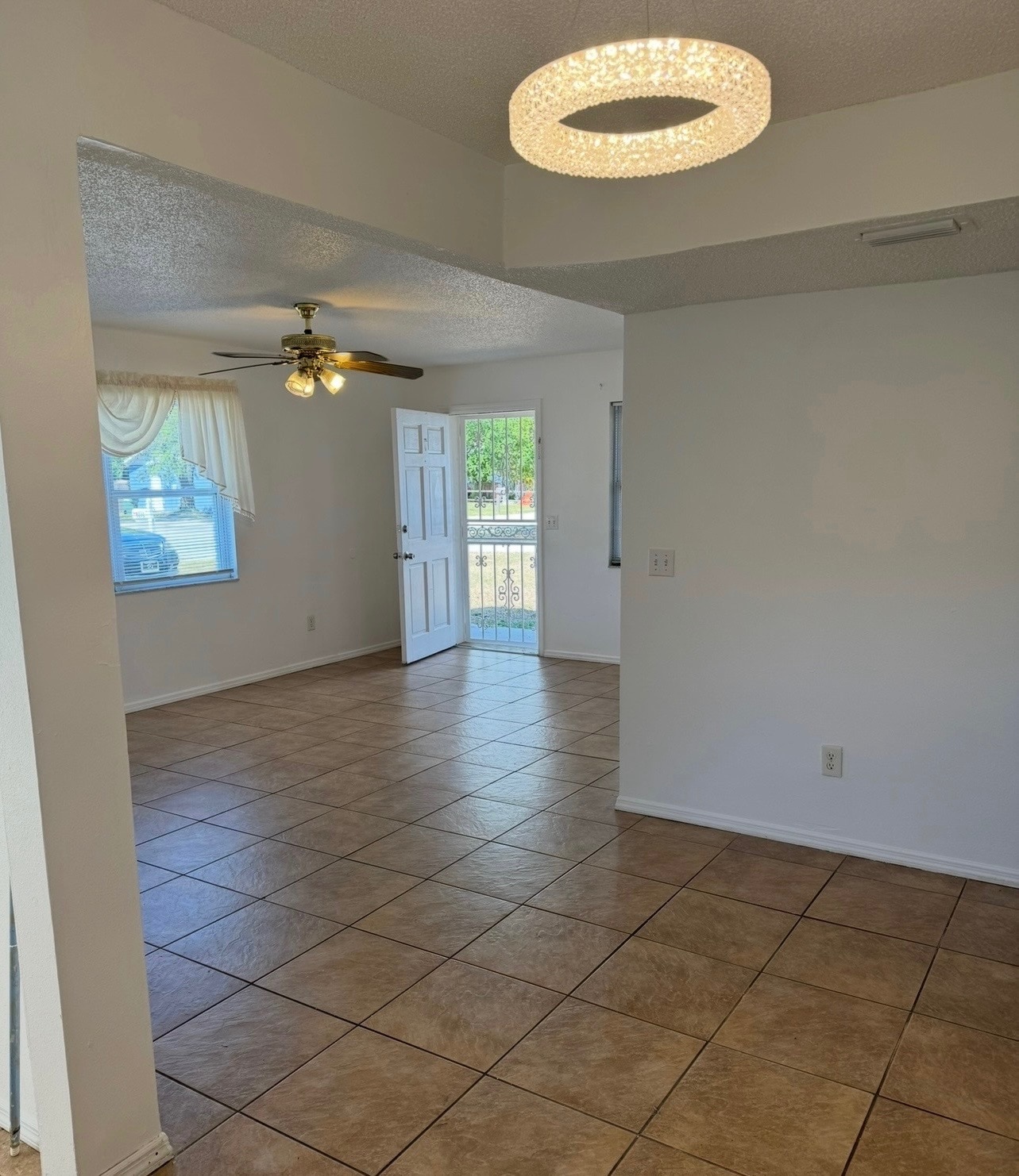 Building Photo - 3004 Oaklawn Ave