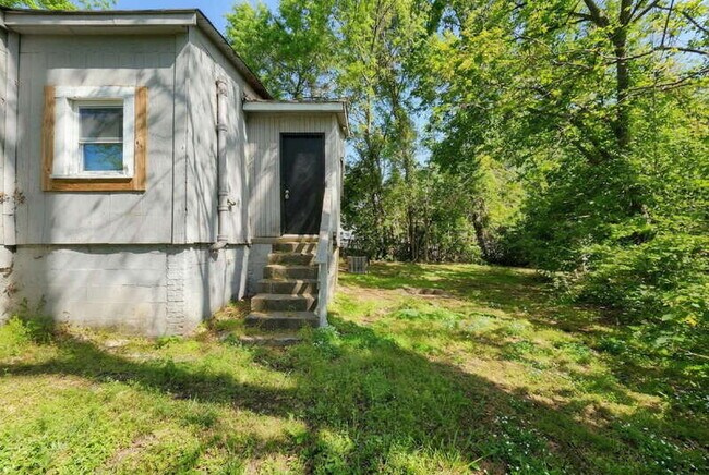 Building Photo - 218 Irving Ave