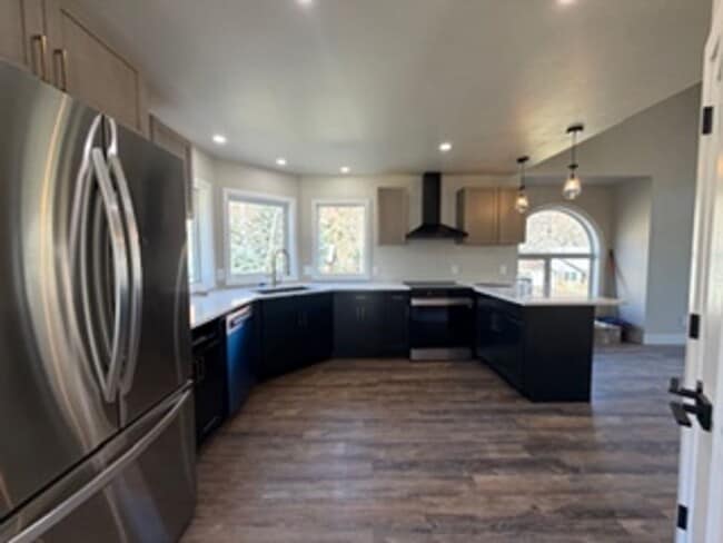 Building Photo - Spacious 4-Bed + Loft, 2.5-Bath Home with Stunning Mountain Views