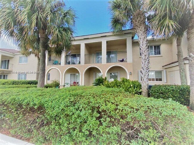 Building Photo - 2424 Centergate Dr