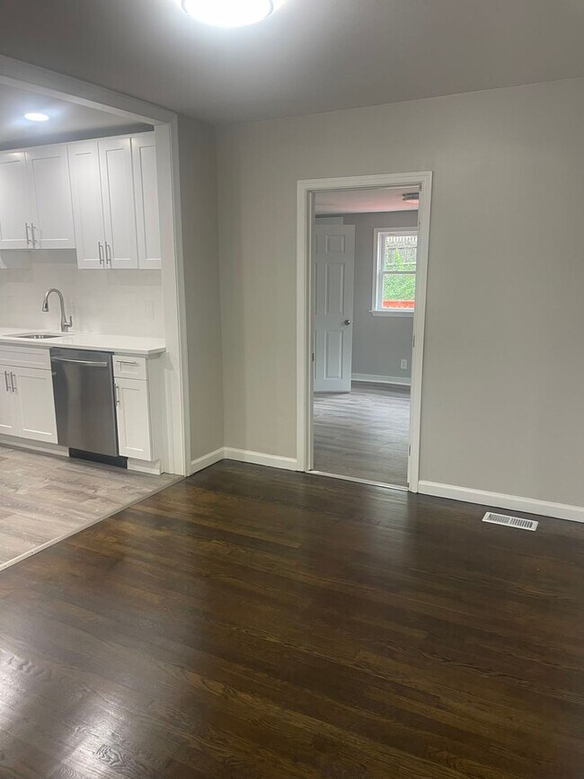 Building Photo - DELPARK MANOR