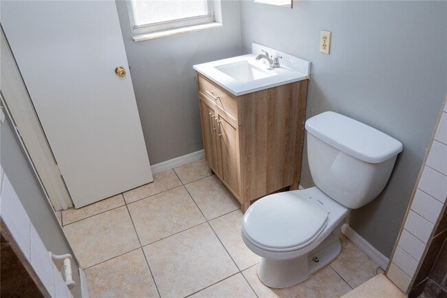 Building Photo - 434 W 17th St