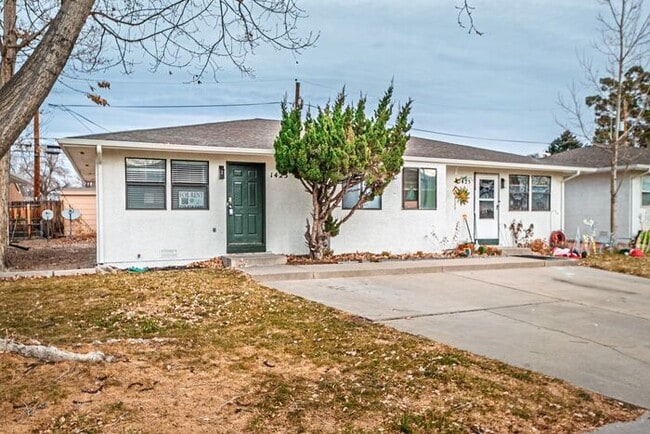 Building Photo - Renovated Cozy 2-Bedroom Duplex |Utilities Included! | Move-In Special - 50% off the first month’...