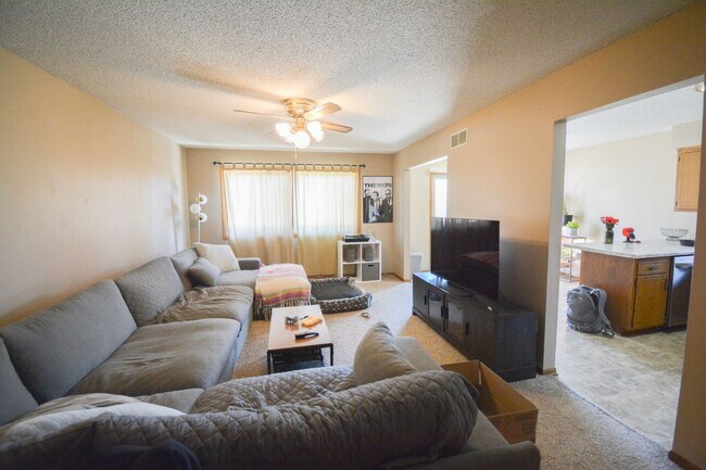 Building Photo - End-of-Cul de Sac 4 Bed 2 Bath Available f...