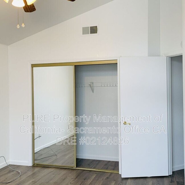 Building Photo - 5004 Hidden Meadow Way