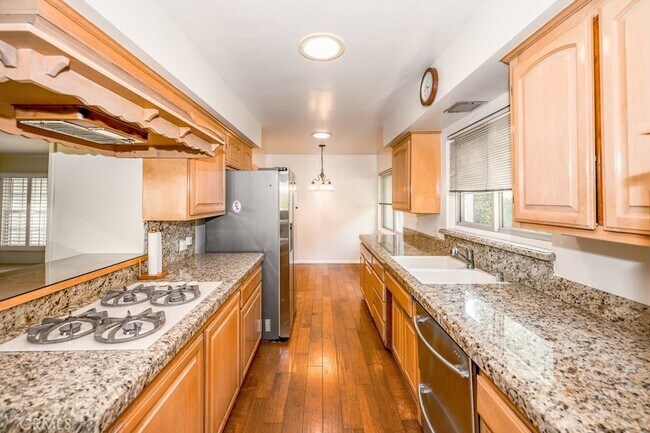 Building Photo - 3547 Henrietta Ave