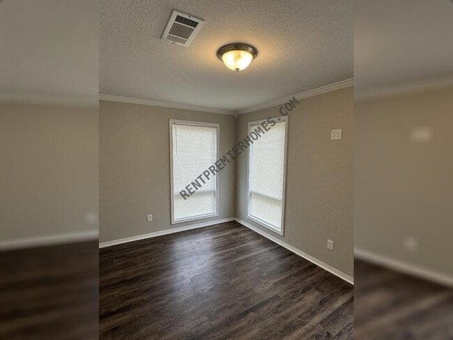 Building Photo - 2111 Pattywood Dr