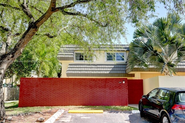 Building Photo - 8483 SW 137th Ave