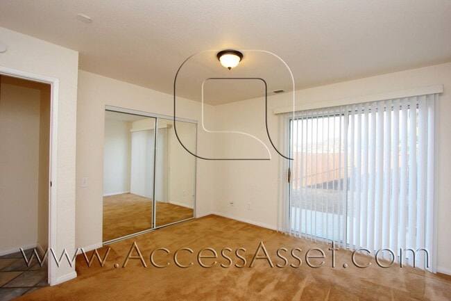 Building Photo - Beautiful Single-Story Home With 3 Bed/2 Bath
