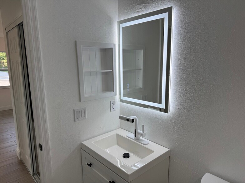 Building Photo - 9466 Tacoma Ave