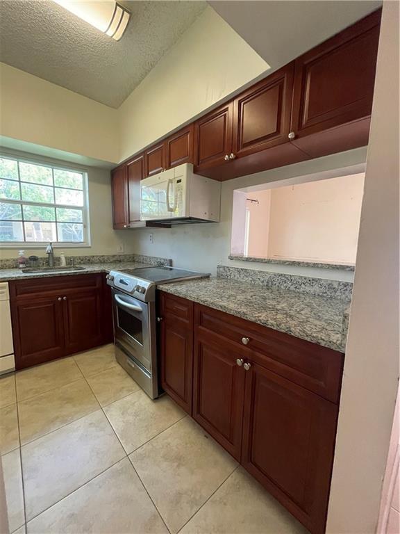 Building Photo - 640 Cypress Club Way
