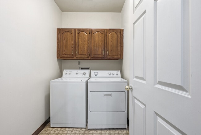 Building Photo - 4501 Regency Dr