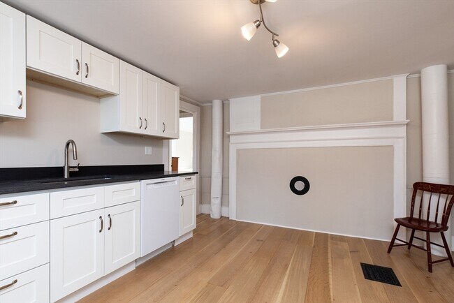 Building Photo - 21 Gardner St