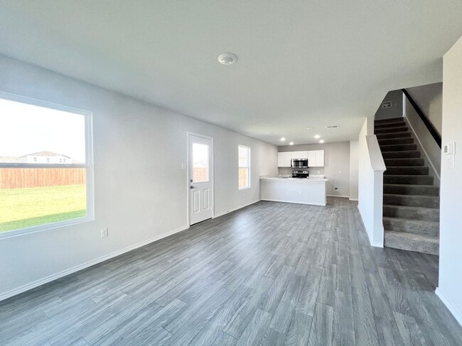 Building Photo - Stunning New Build with 5 Bedrooms & Moder...