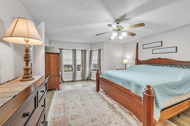 Building Photo - 6453 Garden Dr
