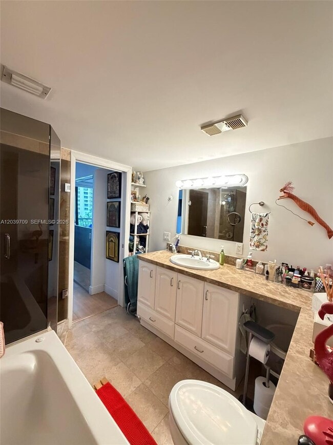 Building Photo - 540 Brickell Key Dr