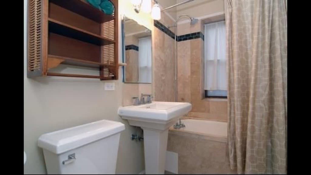 Building Photo - 1901 W Winona St