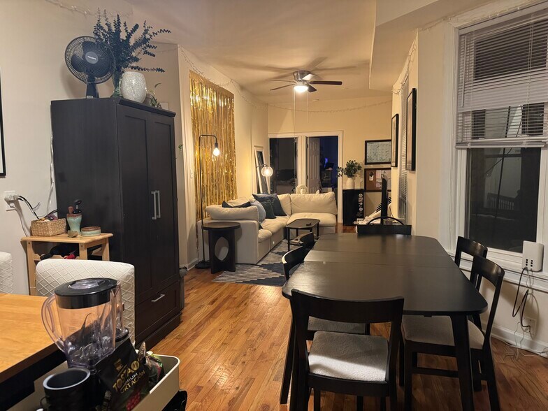 Building Photo - 2614 N Racine Ave