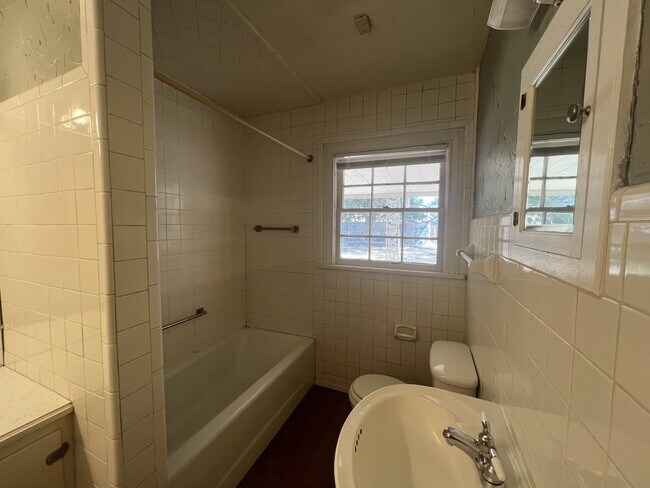 Building Photo - 2514 24th St