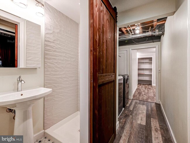 Building Photo - 111 Stanmore Rd