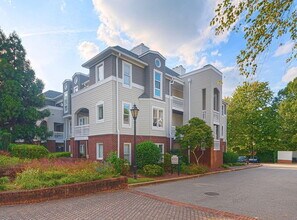 Building Photo - Chic & Cozy Condo in the heart of Raleigh!