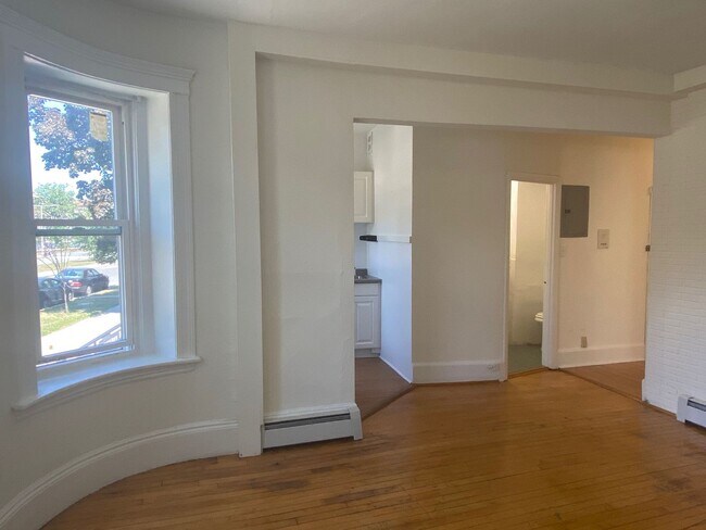 Building Photo - 1322 Commonwealth Ave