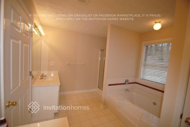 Building Photo - 710 Suwanee Lakes Cir NW