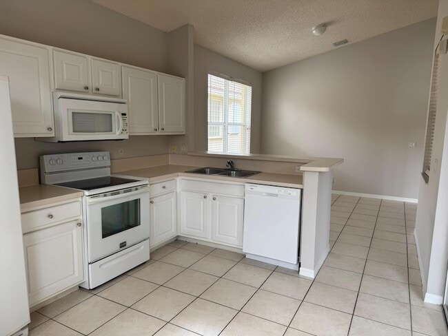 Building Photo - 9452 Verona Lakes Blvd