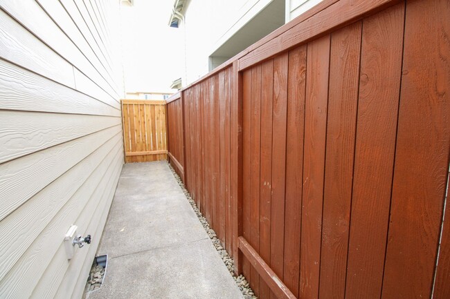 Building Photo - HANKEL1892-1898