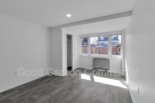 Building Photo - 209 Summer St